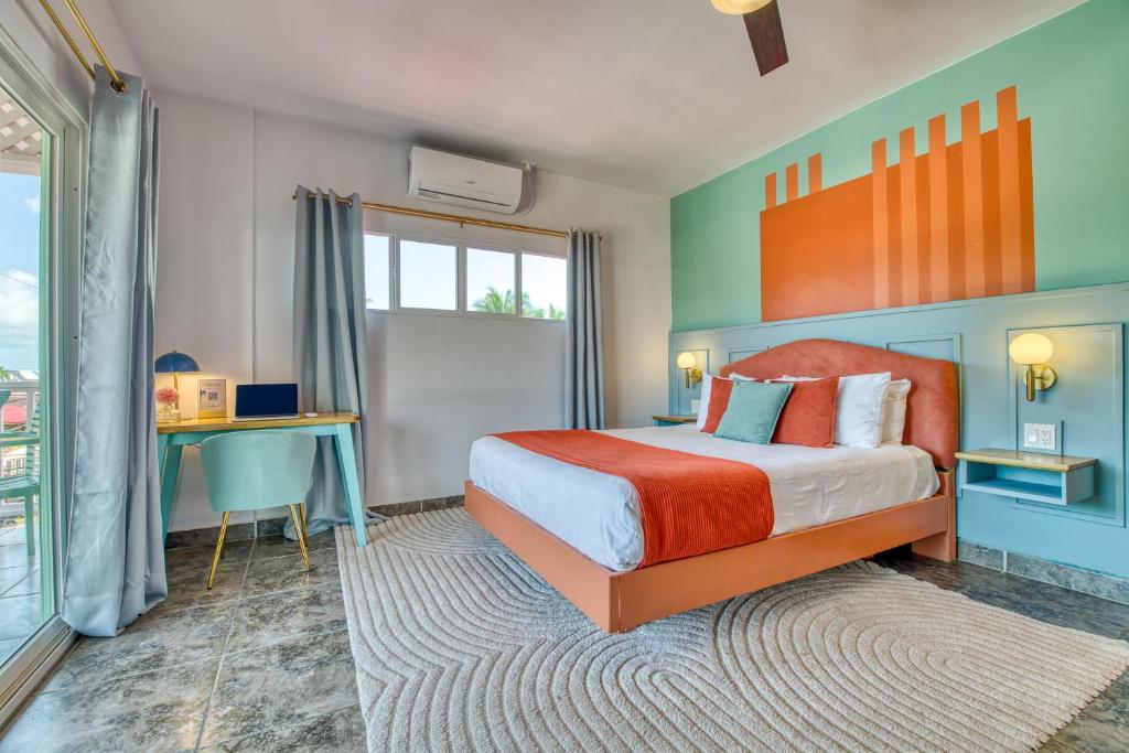 Street View Queen Suite