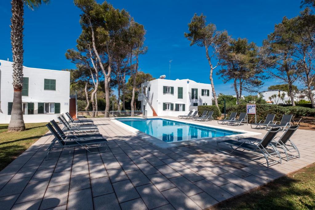 Apartamentos Llebeig — Hotel in Menorca