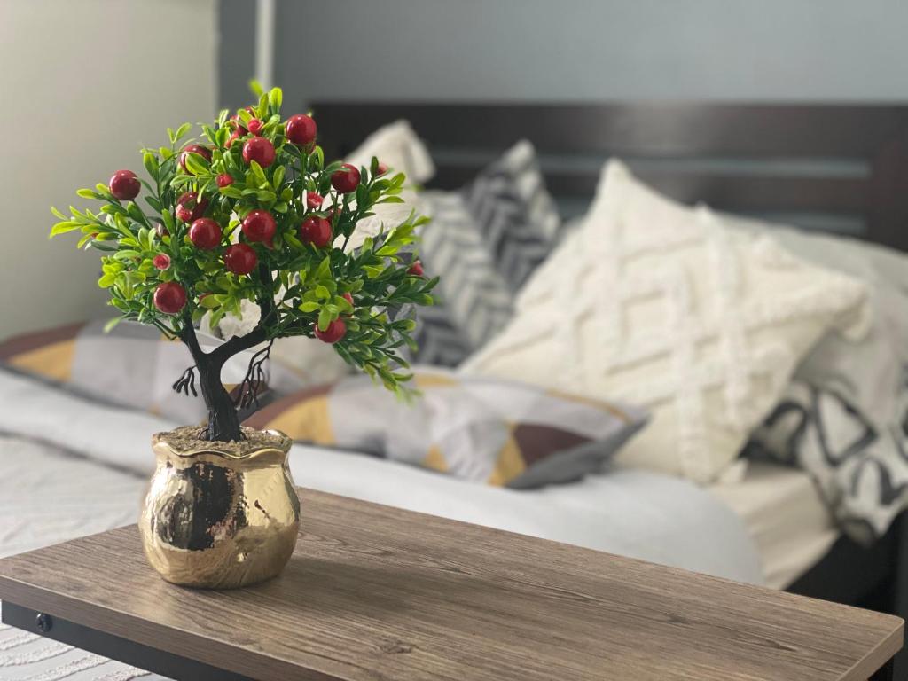 Newly renovate and improve 1BR with Netflix and amenities — Hotel in Manila