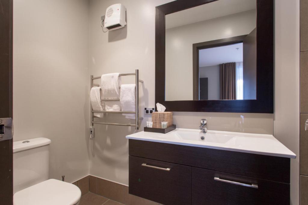 Queenstown Village Apartments photo