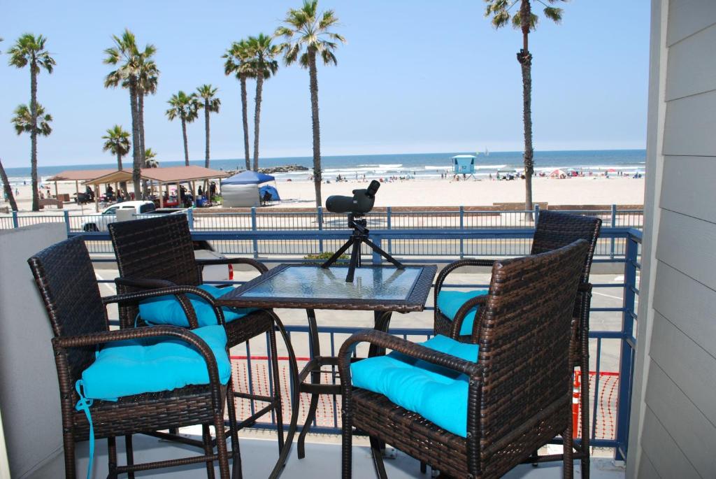 207A Fresh, Renovated and Steps from the Beach, Oceanside