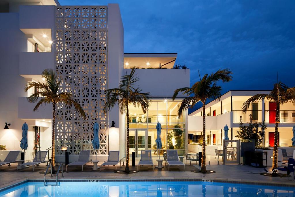 Courtyard by Marriott Santa Barbara Downtown photo
