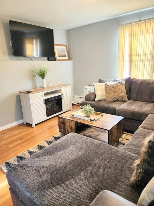 Complete Home For Your Short Stay