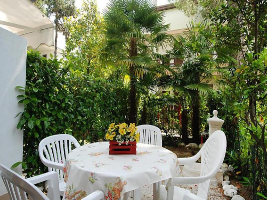 Relaxing villa with shared pool - 2