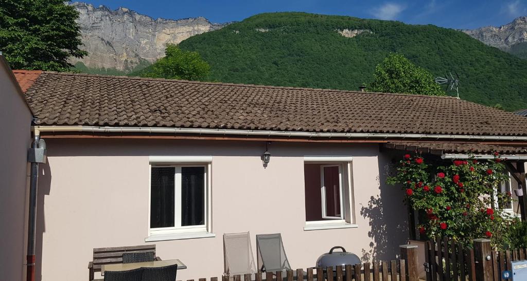 Gîte fabuleux, jardin, terrasse, parking, Saint-Vincent-de-Mercuze