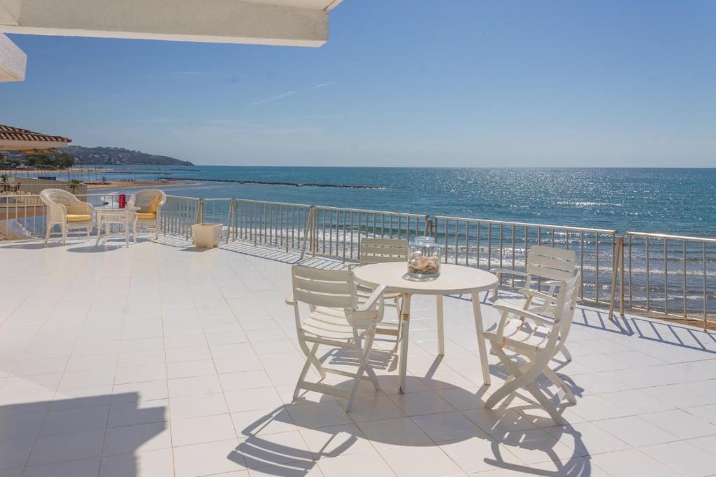 Magnifica VILLA AIREOLA frente al mar - 1