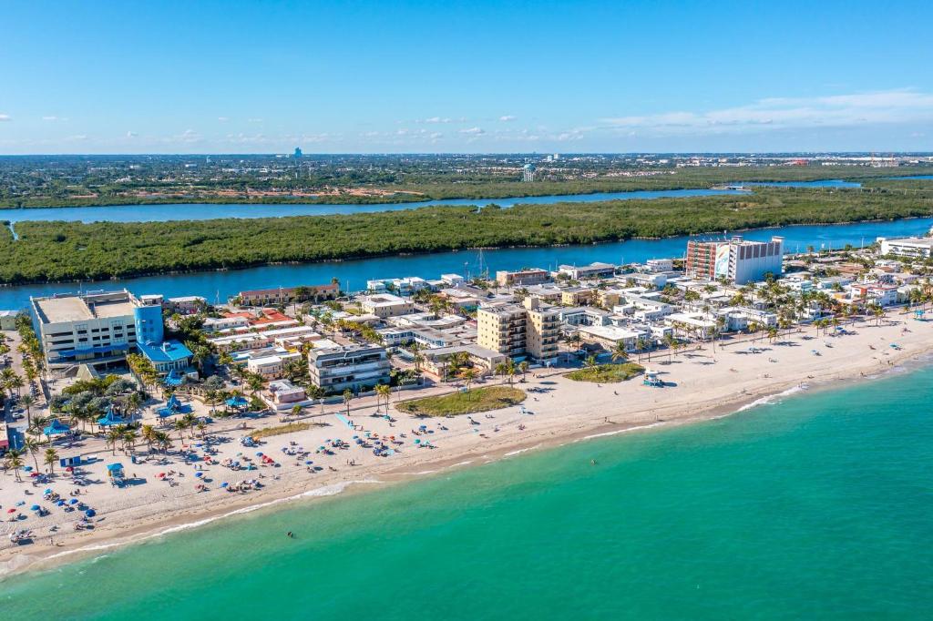 311-22 Beachside, Hollywood