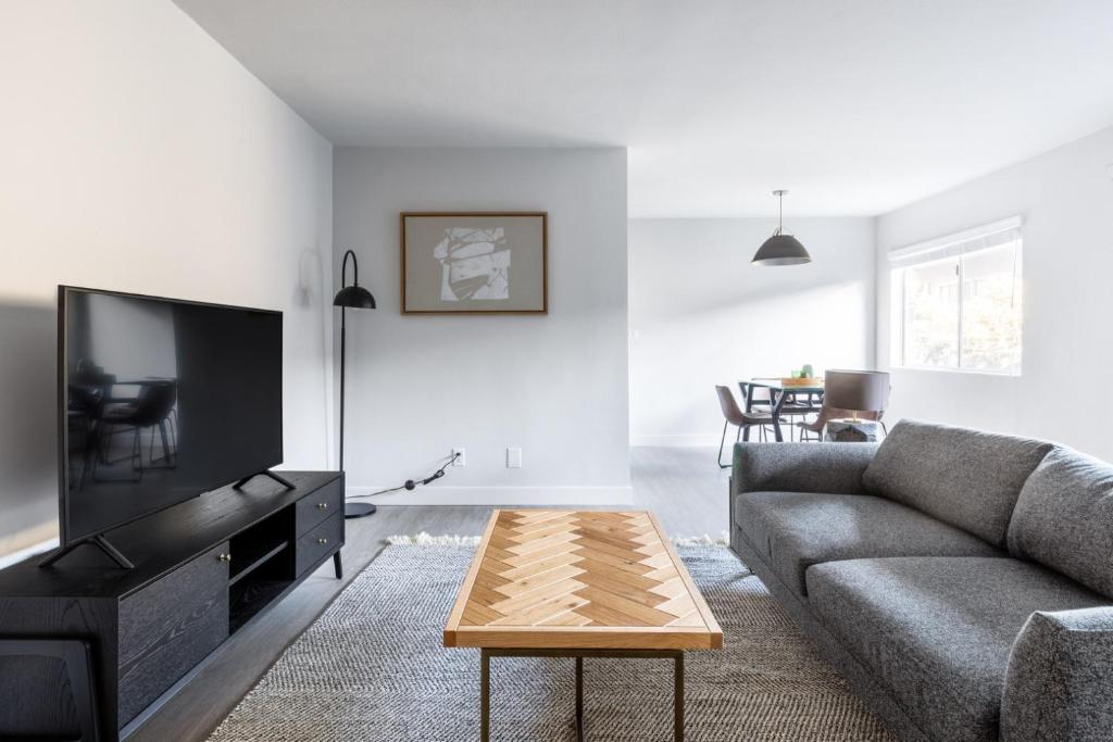 Brentwood 1BR w WD nr UCLA Restaurants LAX-233, Los Angeles