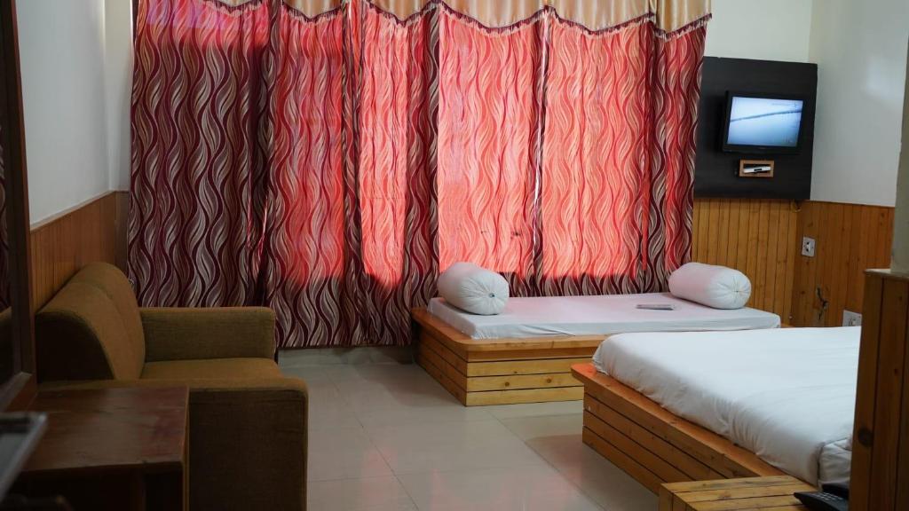 OYO 4605 Hotel Aakarsh photo