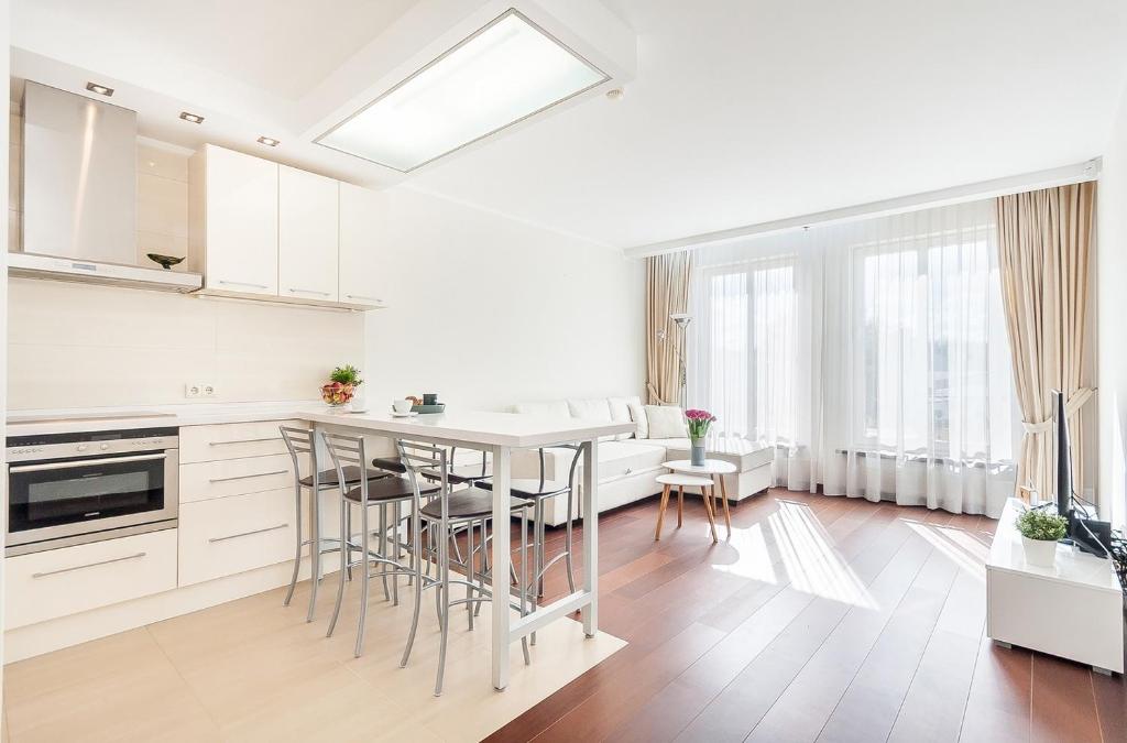 Central Apartment in Gedimino Av by URBAN RENT, Vilnius