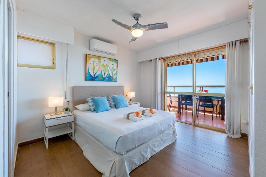 797 HOLIDAY RENTALS - Piso con espectaculares vistas en primera linea de playa - 3