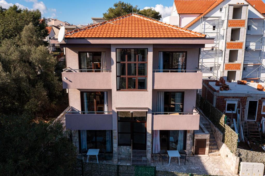 Apartments Svetlana — Hotel in Tivat
