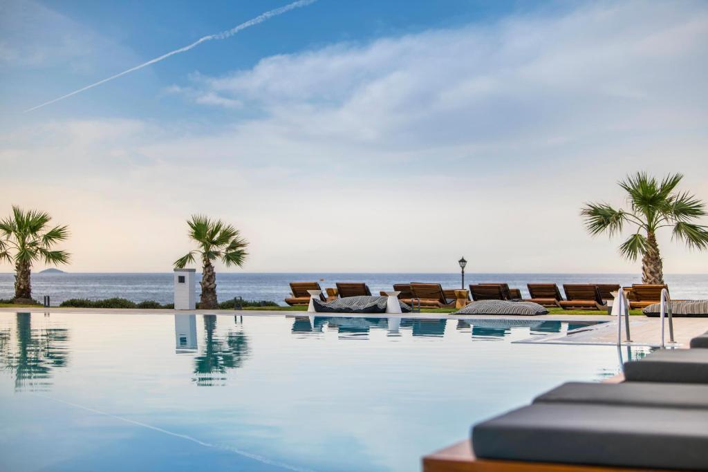 Insula Alba Resort & Spa (Adults Only) — Swimming pool in Analipsi