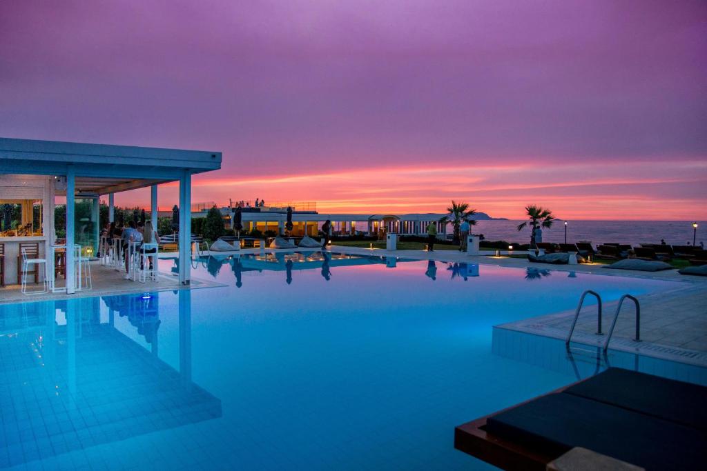 Insula Alba Resort & Spa (Adults Only) — Swimming pool in Analipsi