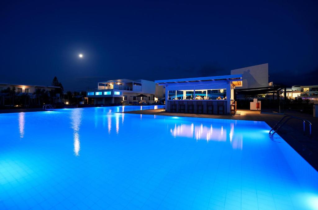 Insula Alba Resort & Spa (Adults Only) — Swimming pool in Analipsi