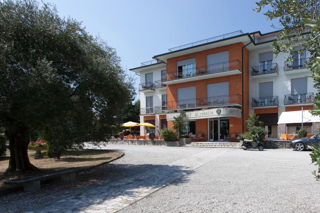 Hotel Mirabello — Hotel building in Sirmione, Lombardy