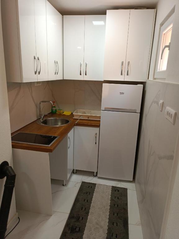 Milos Apartmens - 4