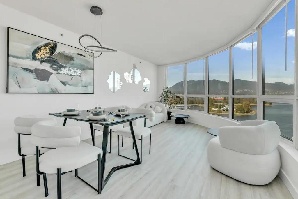 Harbour-view Apartment in Downtown