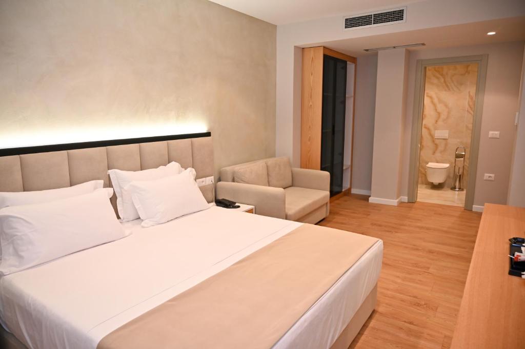 Hotel Zanzi — Hotel rooms in Durres, Durres