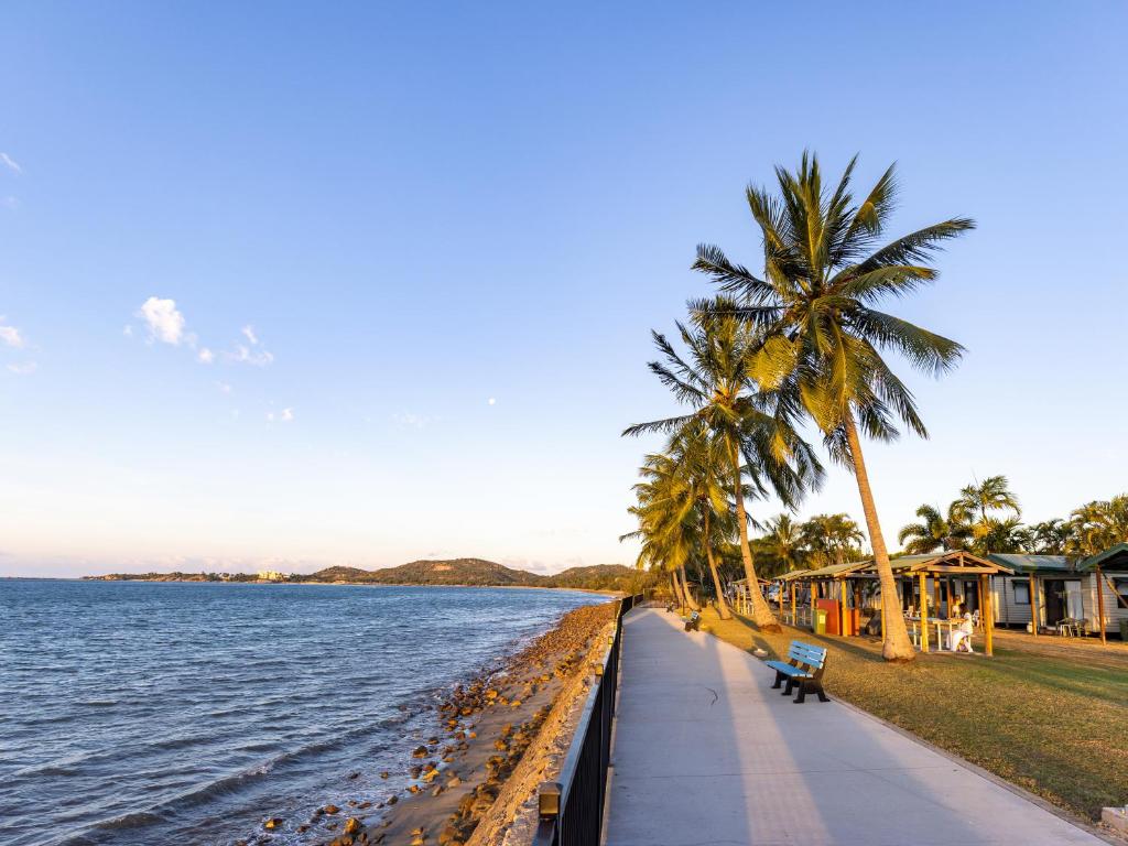 NRMA Bowen Beachfront Holiday Park 전경