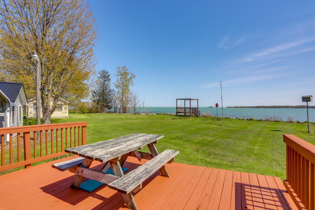 Middle Bass Vacation Rental about 1 Mi to Ferry!