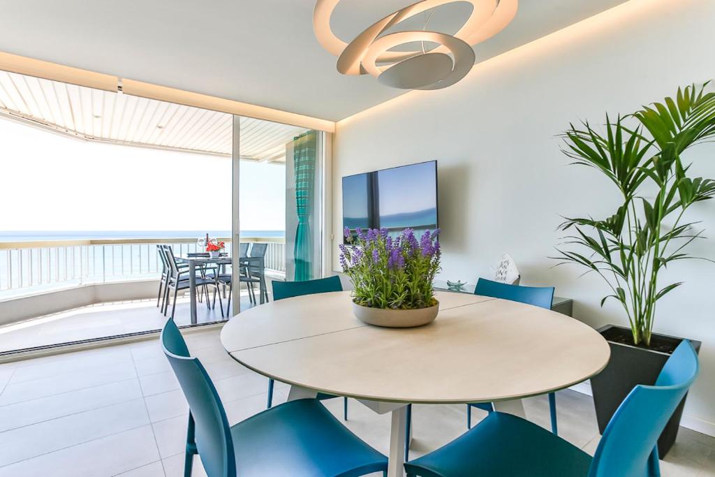 MAGNÍFICO APARTAMENTO - primera línea de mar - 4