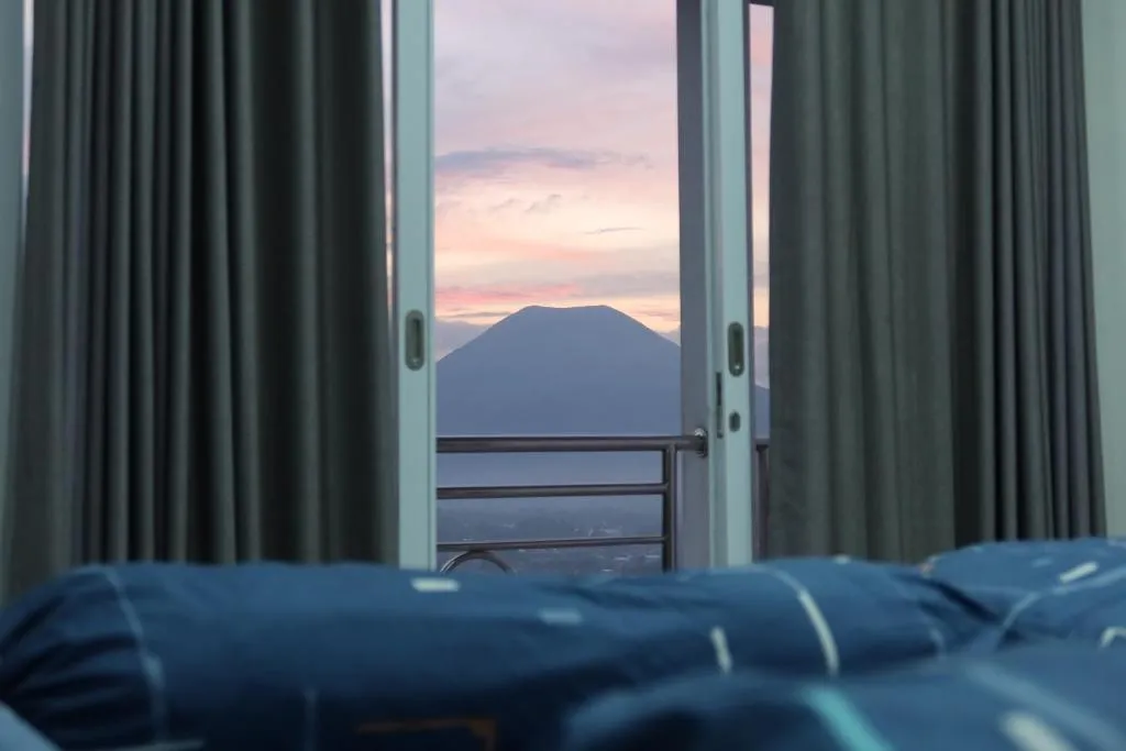 Narwastu Hills, hotel in Tomohon