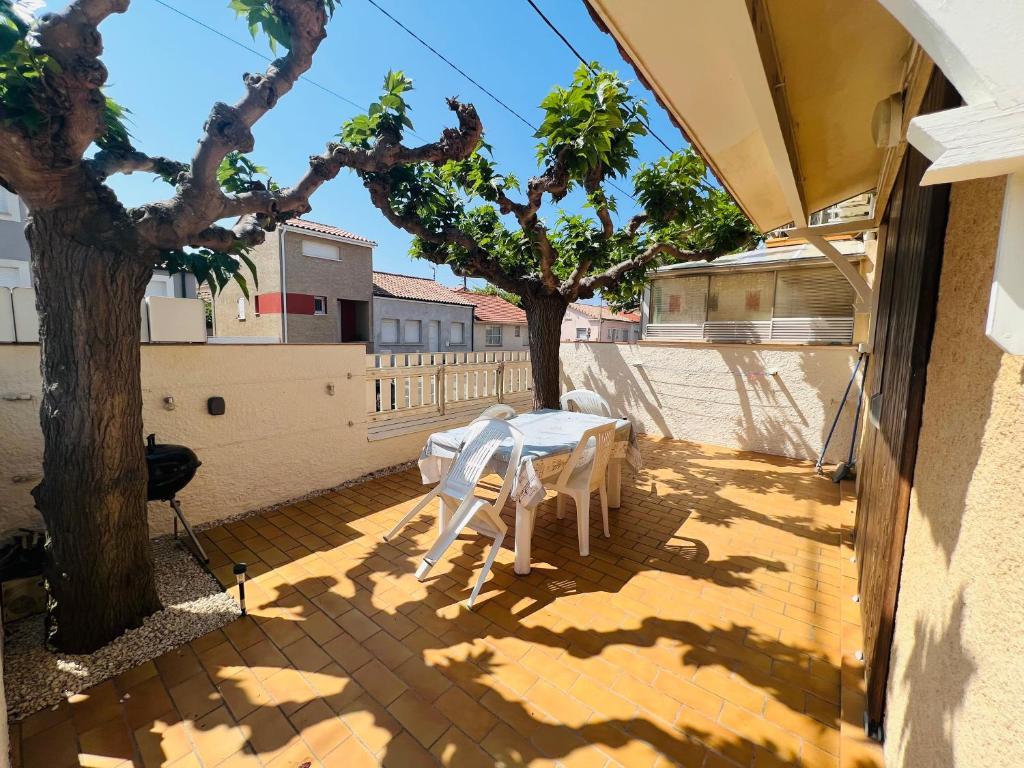 T2 avec terrasse ombragée et parking À 100m de la plage - 5
