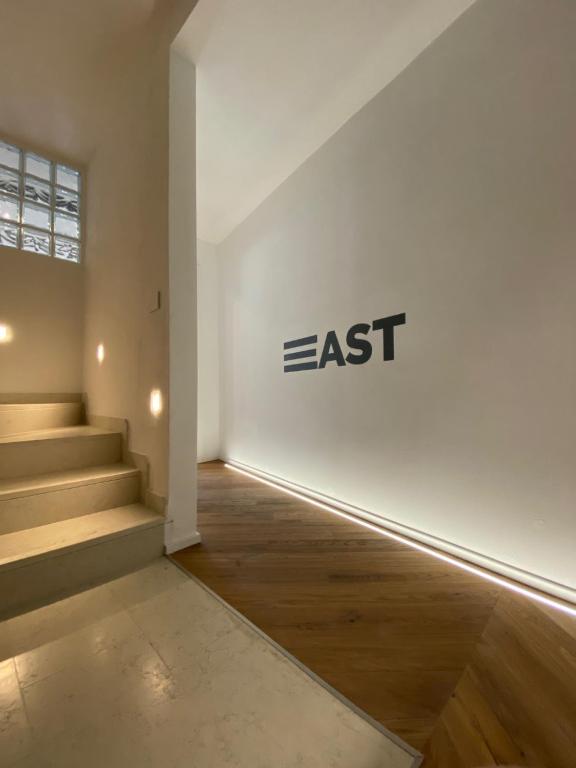 East West Room - 2