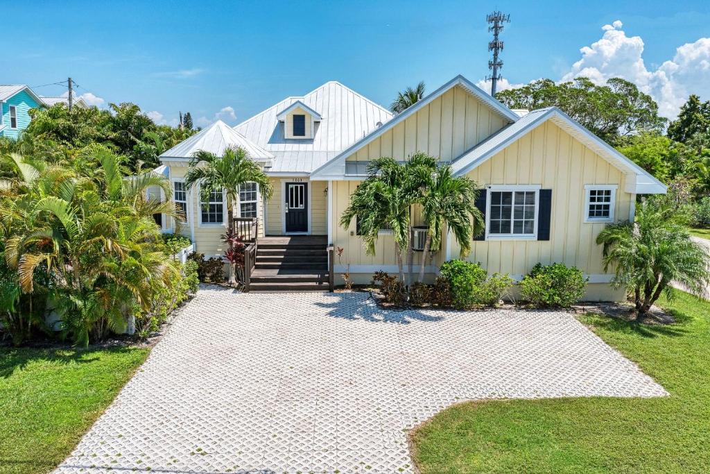 Starfish Isle managed by Beach Retreats, Holmes Beach