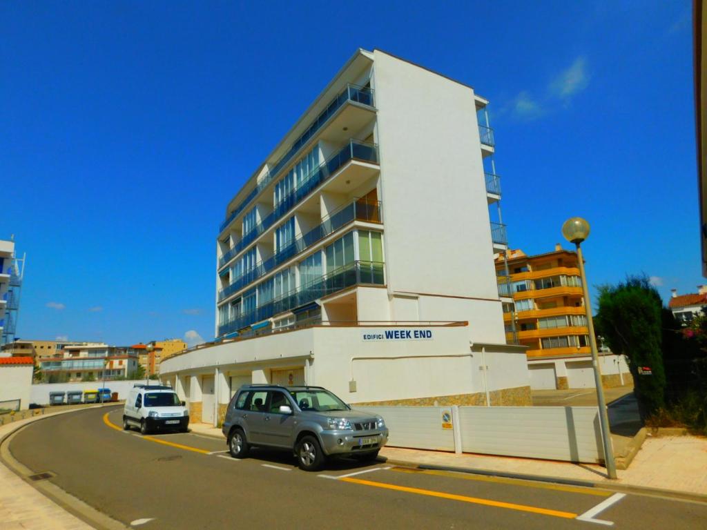 A237 Estudio WEEKEND 28, Roses