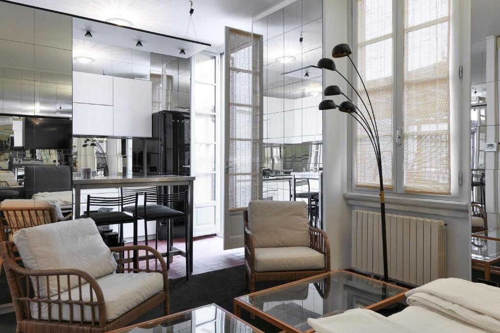 Elegant Terrace Suite - 2