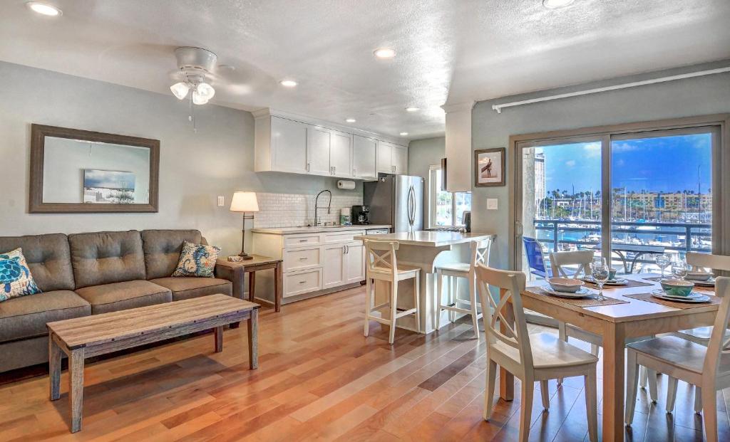 307B Steps from the sand! Freshly Decorated with Harbor Views, Oceanside