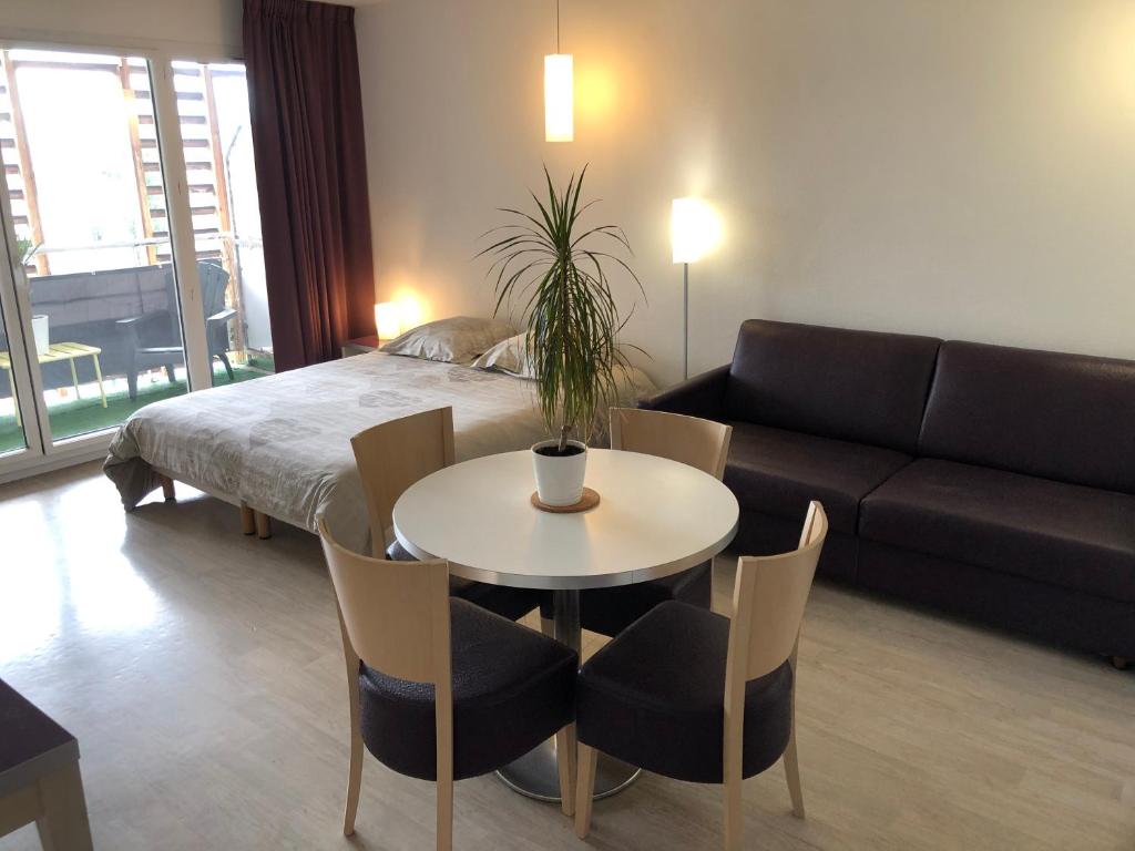 Appart LOURDES 100 m GARE - 4 Places avec Balcon 10mn Sanctuaire - 1