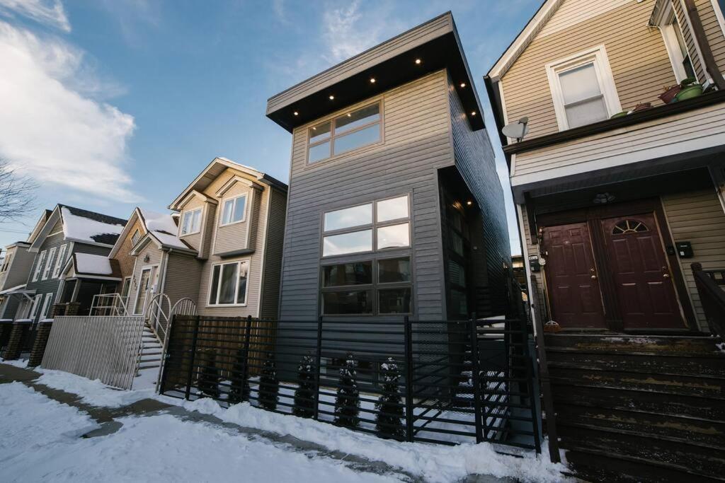 MAGNIFICENT NEW Home w/8 Beds & Free Parking, Chicago