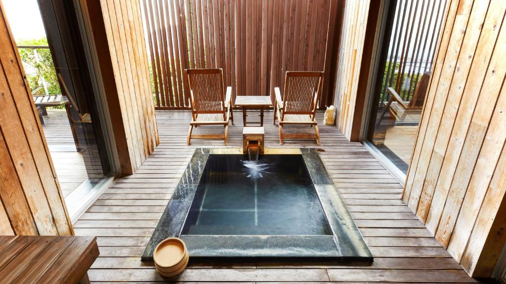 Open air bath