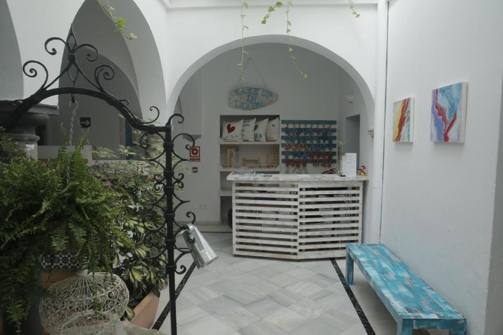 Wake up in Tarifa Hostel & Restaurant Lounge - 2