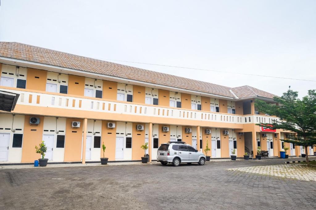 Exterior view, SPOT ON 2027 Putri Guest House Syariah in Brebes