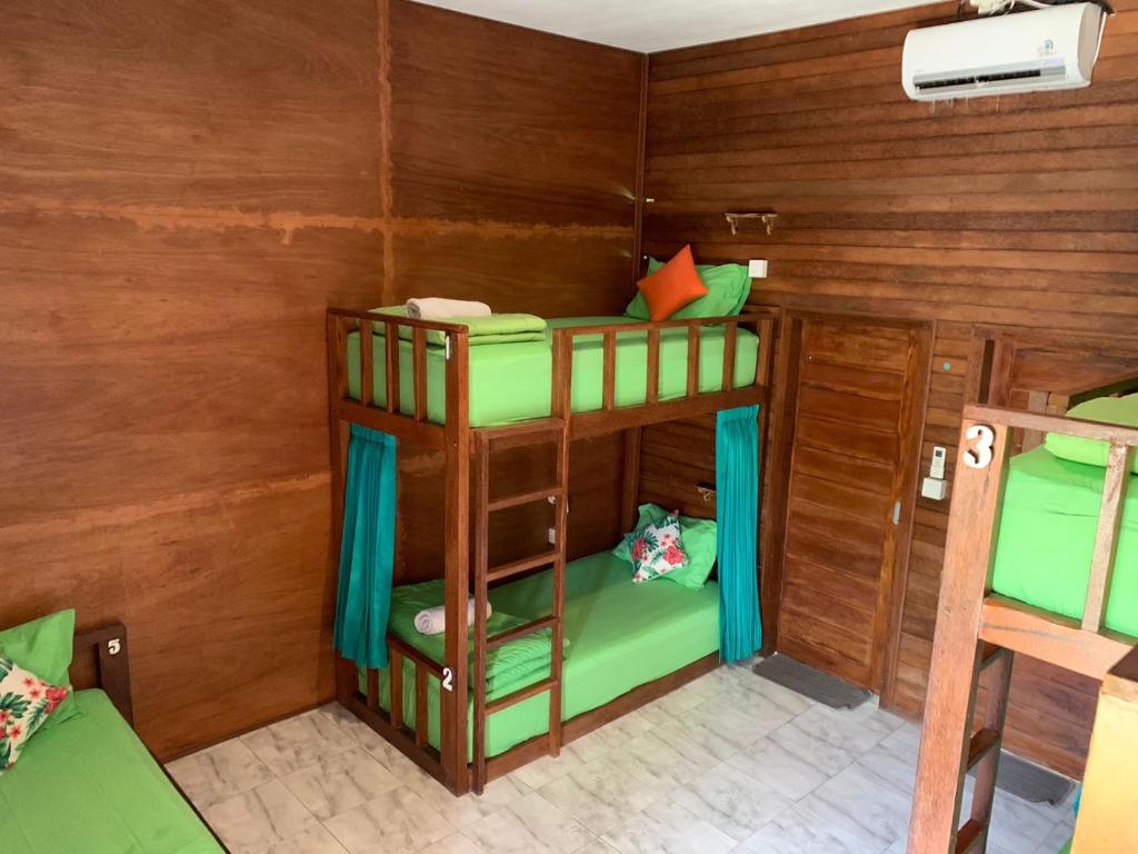 Devadav Hostel (Bunk Bed) Nusa Lembongan photo