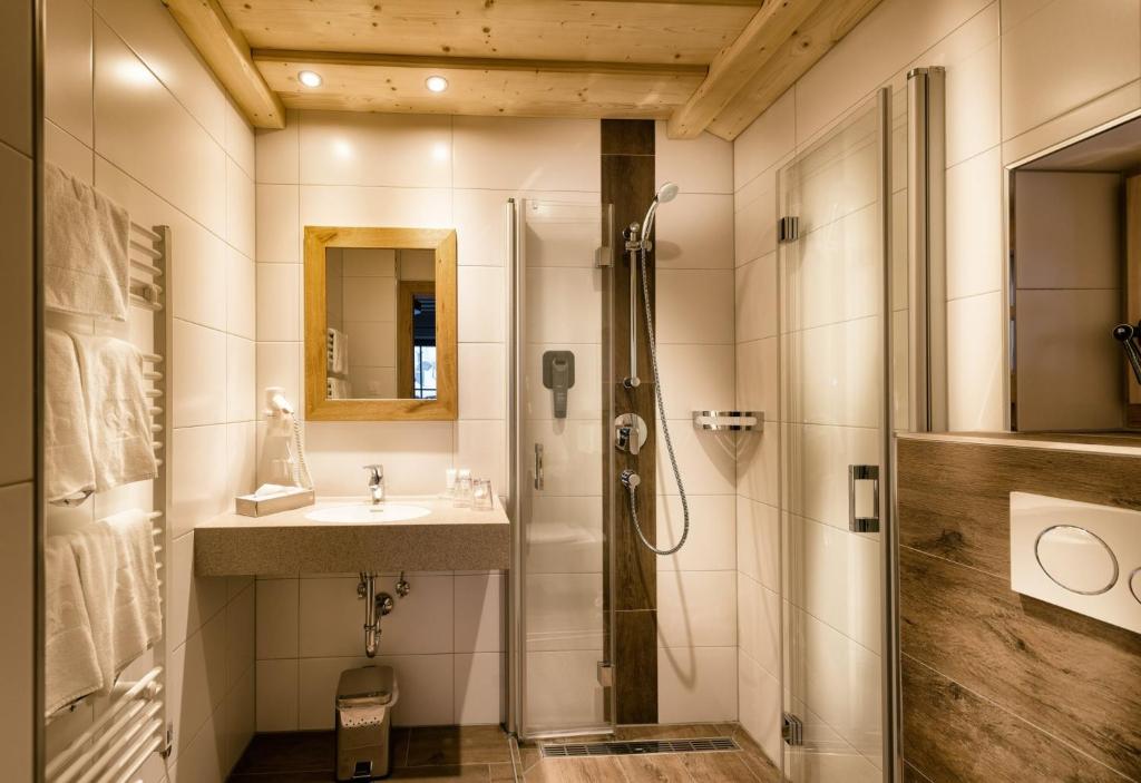 FIRSTpeak Chalets - 5