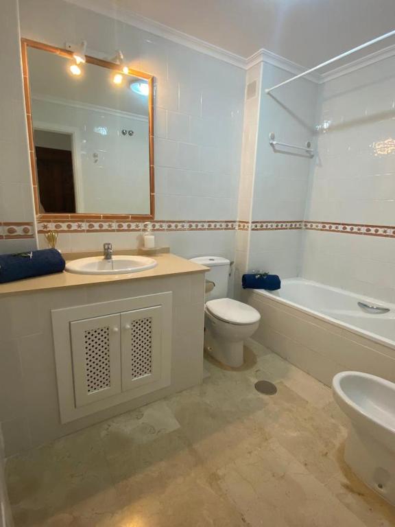 Spacious 2-Bedroom Apartment - 5