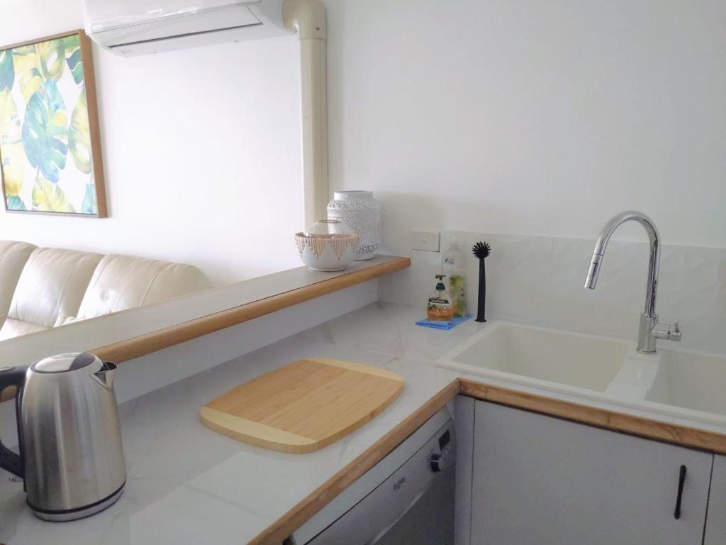 Large Surfers Paradise apartment with fantastic views photo