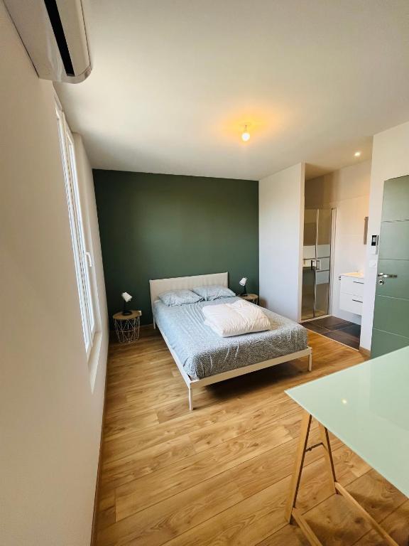 Chez Oma I 1 appartement indépendant OPI I 3 chambres privatives avec salle d eau et salon commun cuisine commune WC commun patio commun - 2