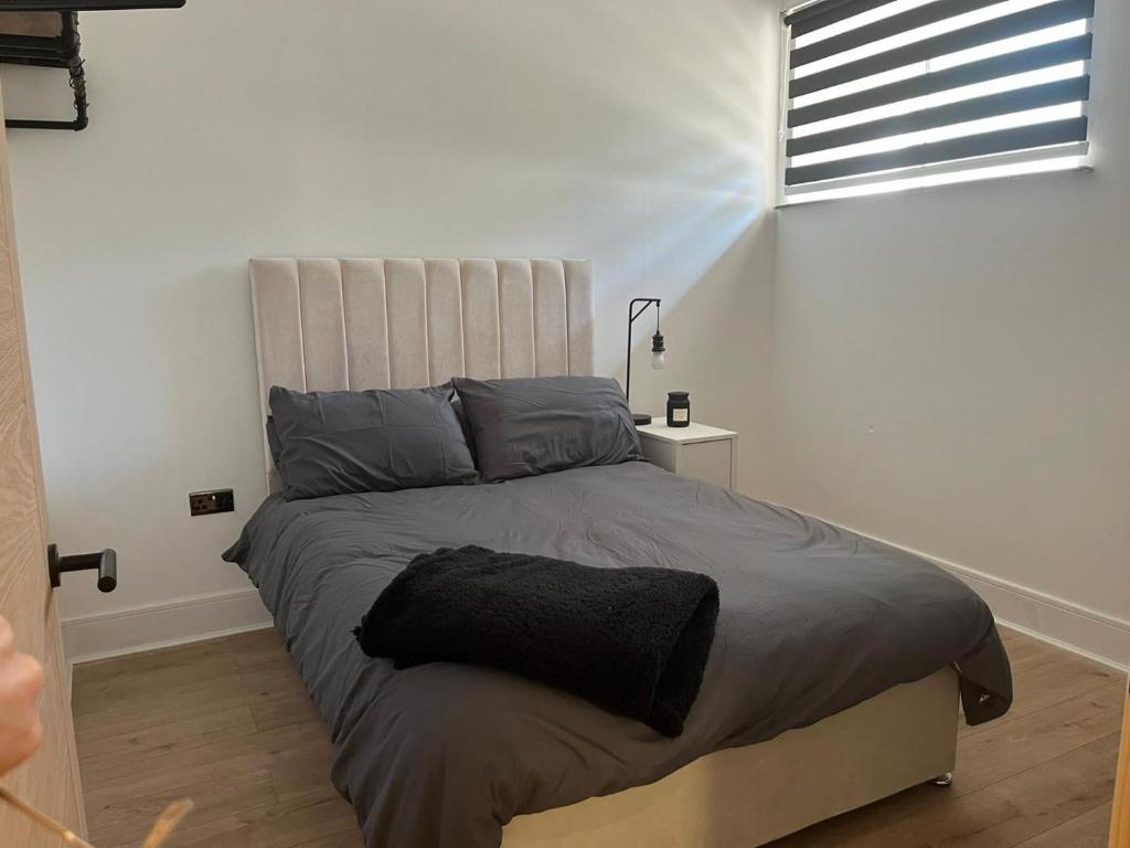 Luxury Apartment at Tudor House - Brighouse Centre