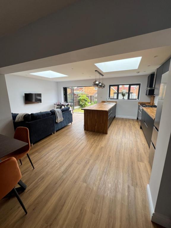 3 Bed Luxury Open Plan Living, Rayleigh photo 5