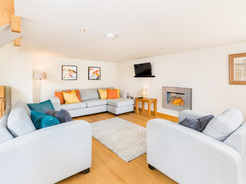 Pass the Keys Self Contained Stylish Coach House in Shottery
