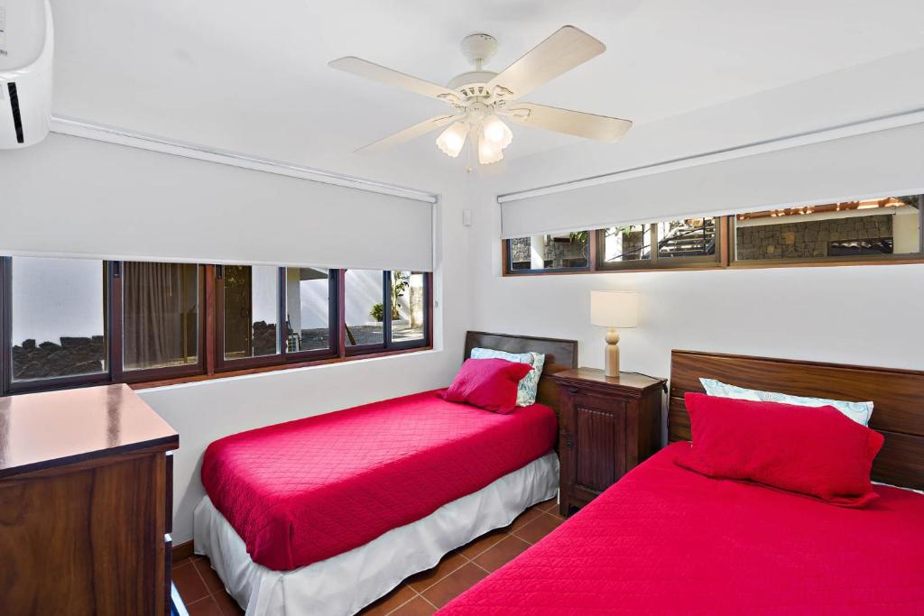 Playa Potrero - beachfront Villa, big private pool - Casa Bella Catalina photo