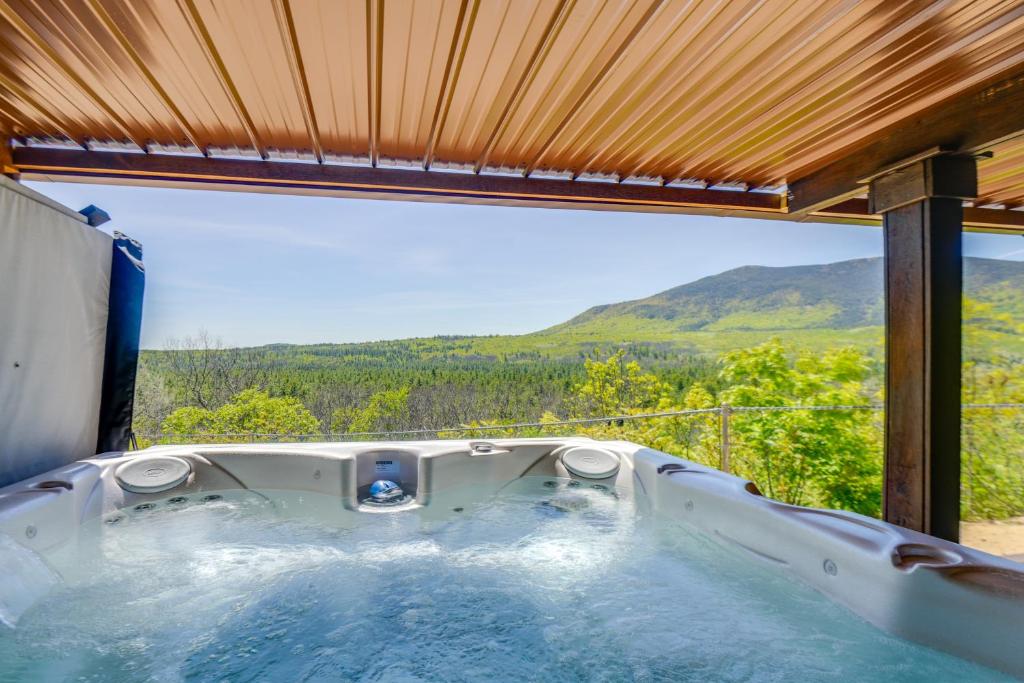 North Conway Vacation Rental with Hot Tub!