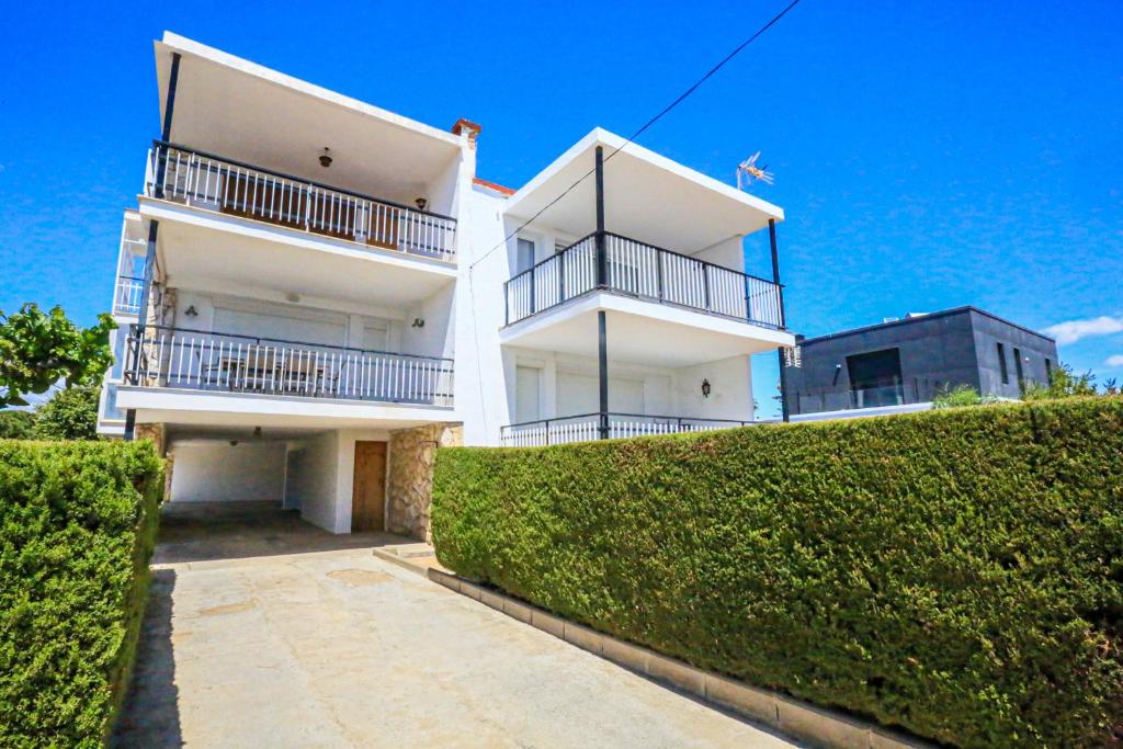 LITORAL COSTA DORADA - ROSA DELS VENTS Only families - 4