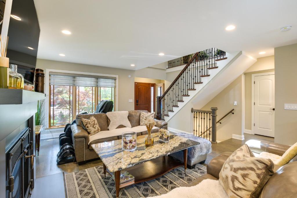 Luxury Vacation Home Rental about 20 Mi to Chicago!